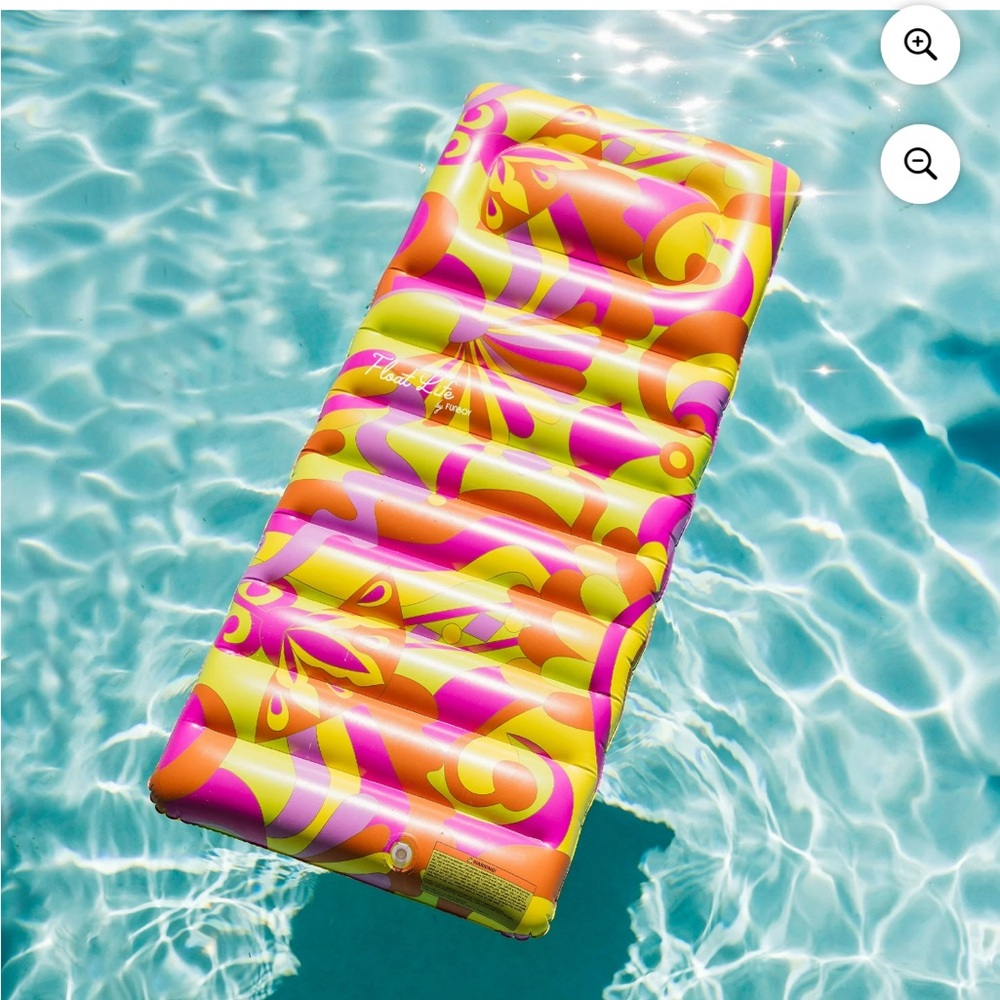 Funboy float - Vibrant Multicolor Pool Float - Picture 5 of 7